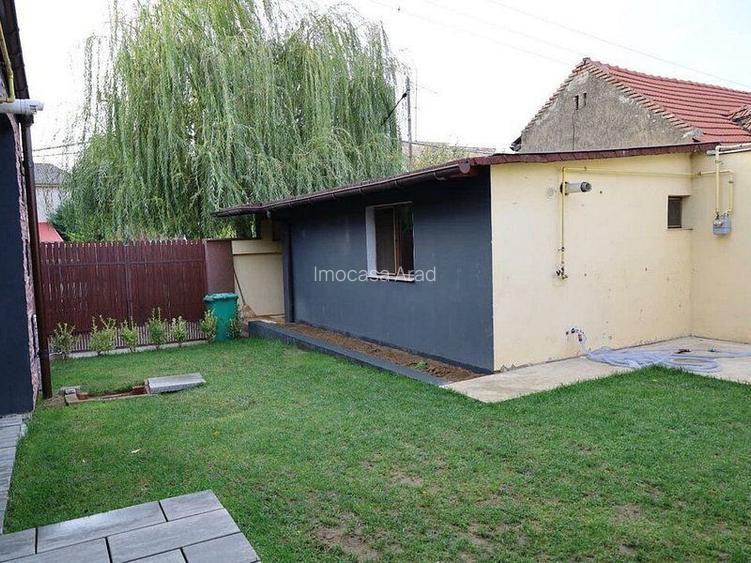 De vânzare Casă 3 camere, 2 baii, curte propie, cartier parneava Arad - 2