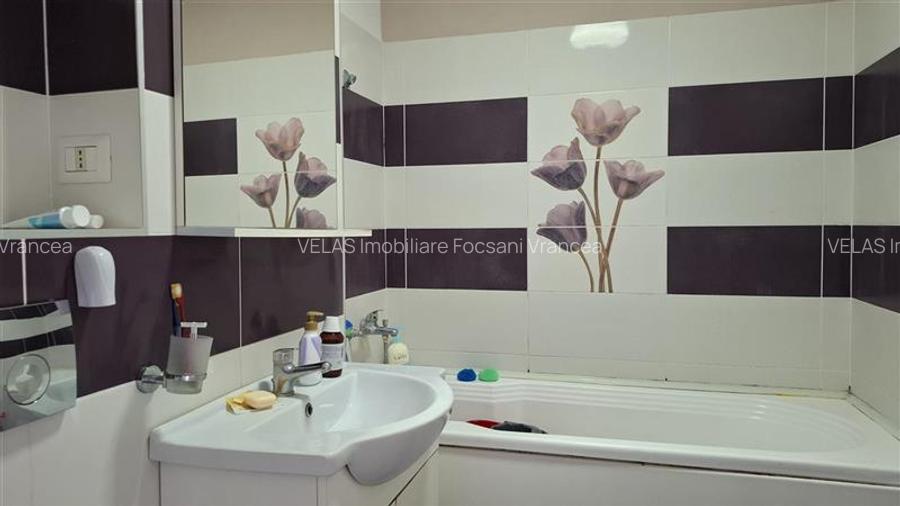 Apartament 2 camere, et 4, semimobilat, CT, zona Piata - 3