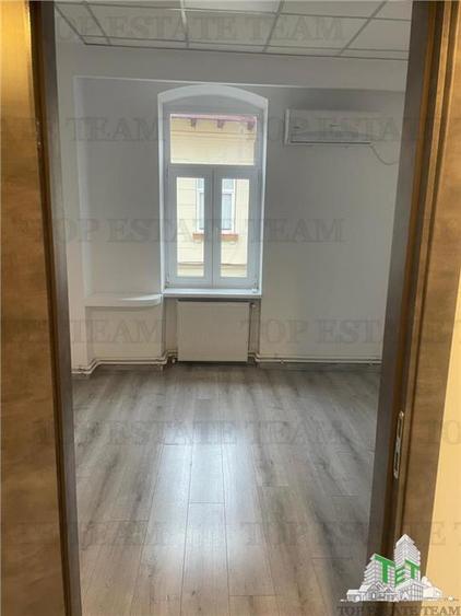 Spatiu comercial sau birouri elegante de inchiriat , pretabil clinica , central