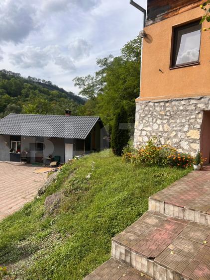 Casa de vanzare, 252 mp, 1809 mp teren, zona Ocolis