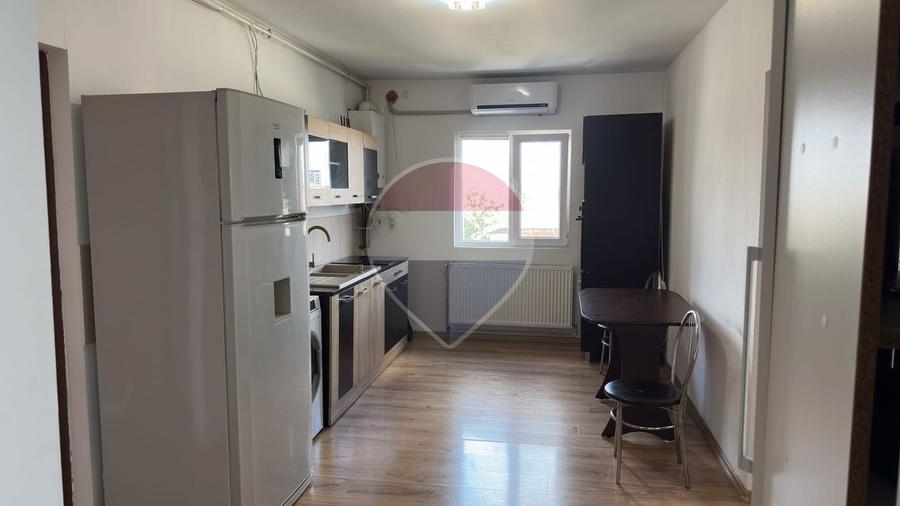 Apartament cu 3 camere de vânzare în zona Soarelui