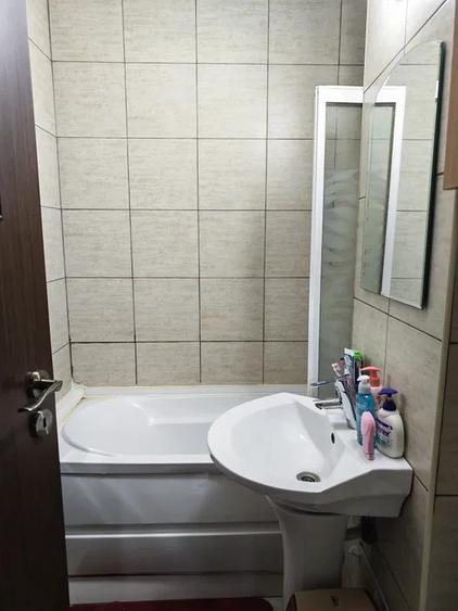 Apartament cu doua camere, decomandat, zona Pacurari