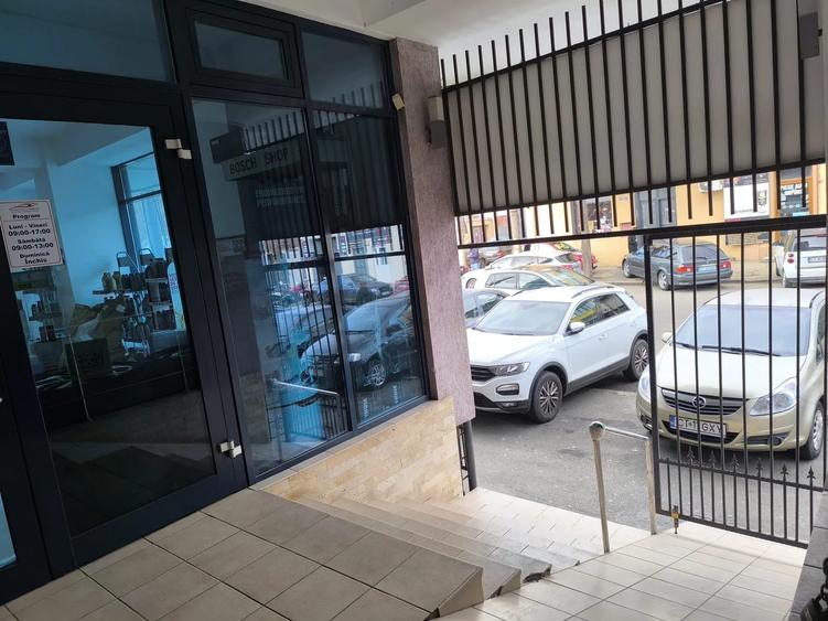 CENTRU ATELIERELOR -Spatiu comercial cu suprafata vitrata mare
