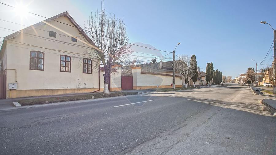 Casă de vânzare în centrul localității Prejmer, teren 5.055 mp!
