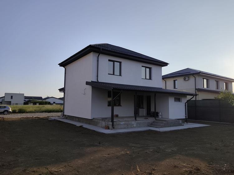 FARA COMISIOANE casa cu 4 camere 3 bai P+1+pod terasa cam tehnica beci pe 560mp
