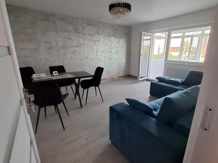 Proprietar vând apartament 3 camere decomandat