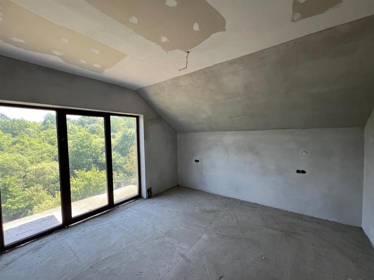 Casa semifinisata V. Ghinzii teren 18 arii