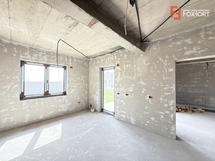 Casa cu 4 camere, interior la gri si exterior la rosu in Sacalaz
