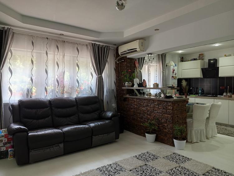 Apartament 3 camere,decomandat,parter+curte interioara, zona Progresu