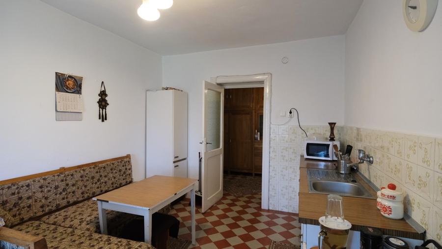 Vanzare casa mare cu etaj si 6200 mp teren intravilan Fieni, judetul Dambovita