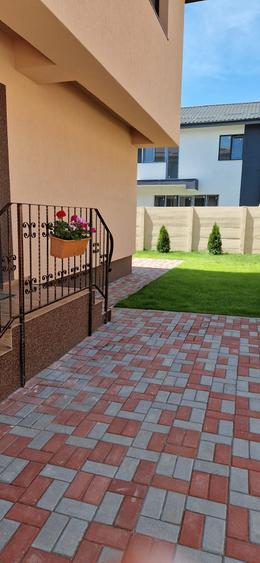 Duplex premium de vânzare – stradă privată, ideal pentru familie