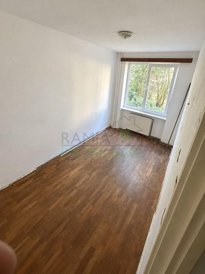 Apartament 3 camere Tractorul, ideal pentru renovare și personalizare