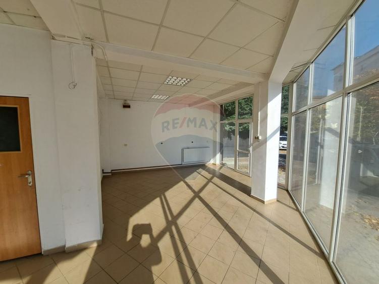 Spatiu comercial de inchiriat in zona 1 Mai