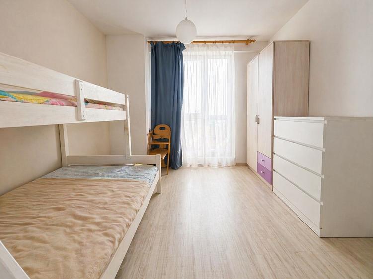 Apartament spatios cu 3 camere - 2 balcoane - Zona Soarelui
