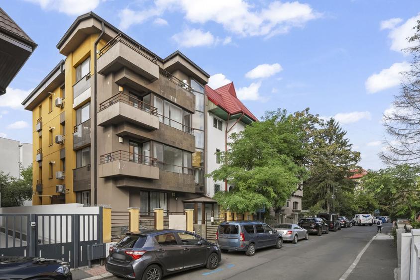 3 Splendid in Primaverii etaj 2 din 3, in bloc butic, parcare