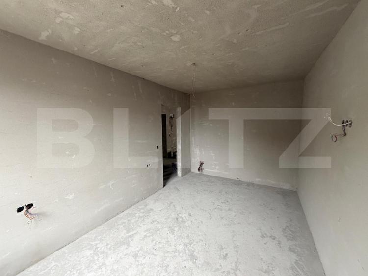 Apartament 4 camere, semifinisat cu garaj si boxa, zona Bradet