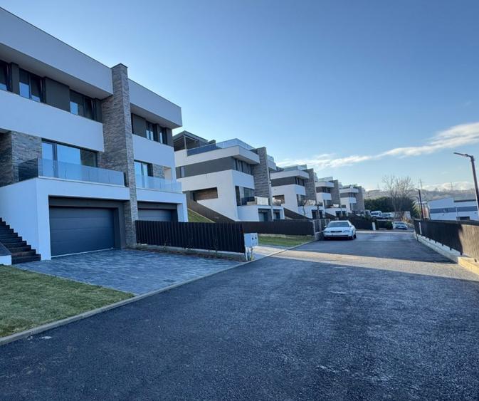 Casă în ansamblu rezidențial, 190 mp utili, teren 500 mp, Calea Turzii