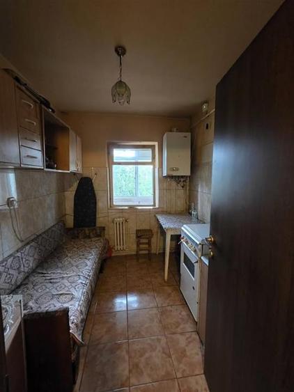 Etaj 3, Bicaz, ap 2 camere decomandat, liber