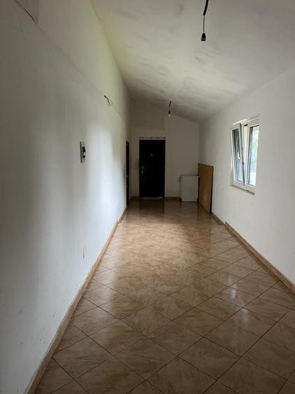 Casa de vanzare cu 3 camere, 80 mp, 900 mp teren, Siret