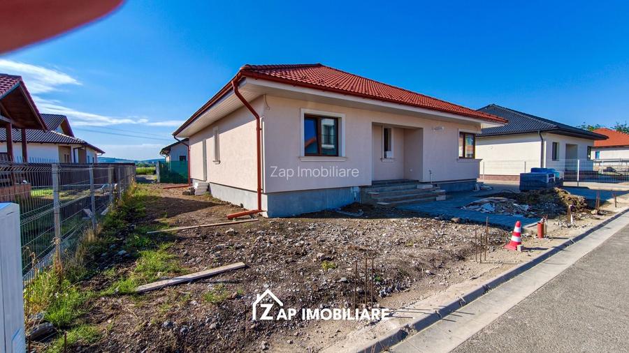 Casă modernă 1 nivel 4 camere  - 500 mp teren - gard inclus - 4