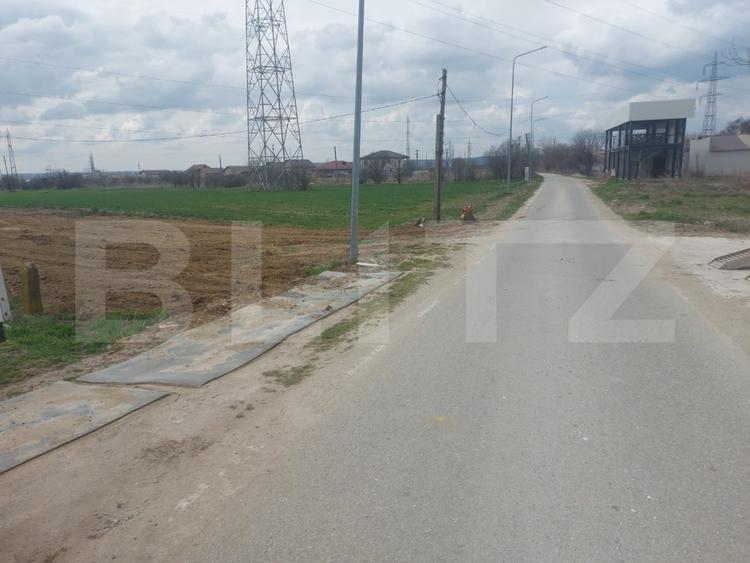 3 parcele intravilan, Isalnita, utilități la front