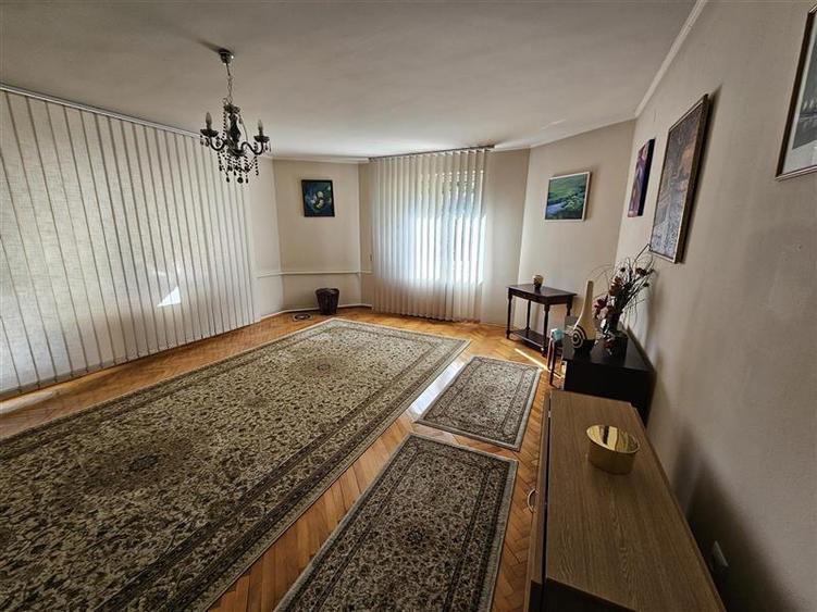 Inchiriere casa individuala 4 camere, zona Piata Fraternitatii, cartier Gheorghe