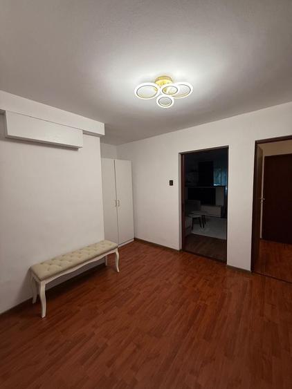 APARTAMENT 4 CAMERE DECOMANDAT