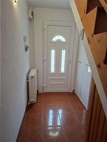 Apartament 3 camere la casa curte pivnita parcare zona Centrala