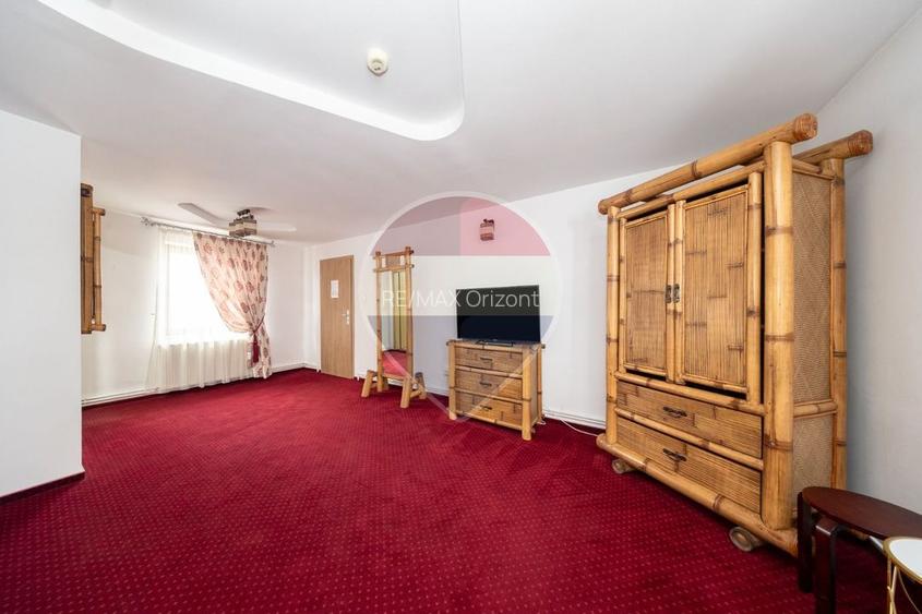 Pensiune cu restaurant și spații comerciale, central Râșnov - 24