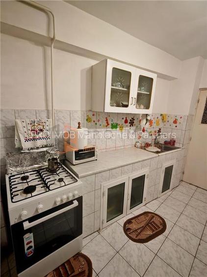 Apartament 3 camere cf 1 decomandat zona Centru - 4