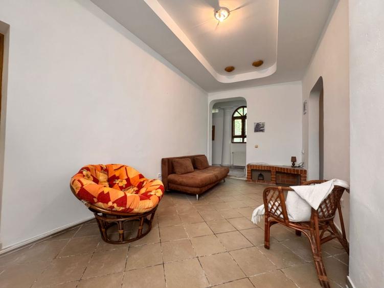 Apartament spațios la curte comună – zonă centrală, Oradea