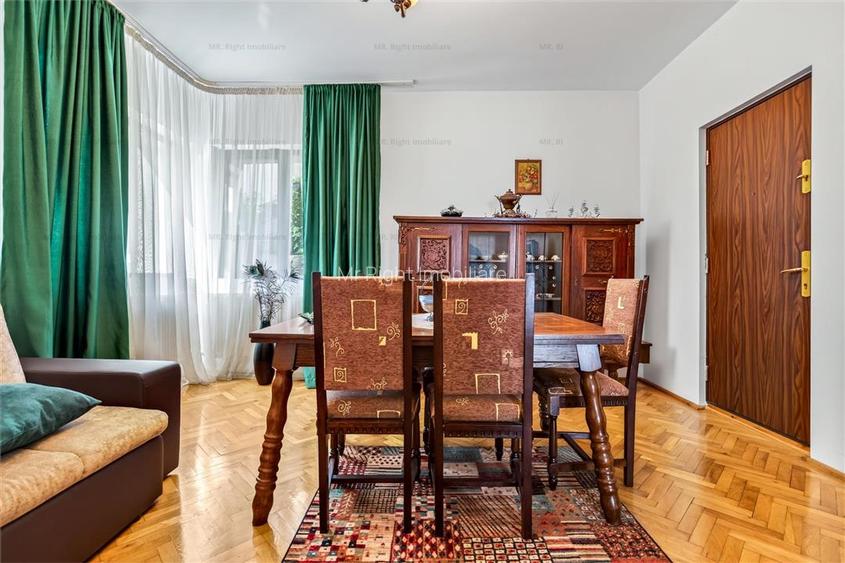 Casa pe 3 niveluri | Terasa cu priveliste | 3 parcari | Pozitie centrala