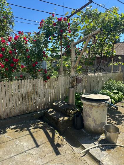 Casa cu garaj si teren + anexe, 100 mp, zona Produlești