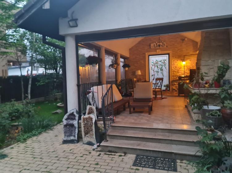Vila spatioasa de inchiriat 7 camere cu gradina si terasa spectaculoasa