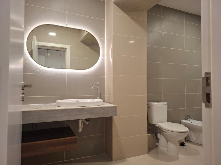 4 camere spatioase cu liniste si curte privata