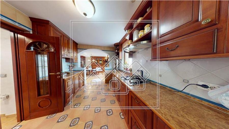 Casa individuala de vanzare - 7 camere, 278 mp utili - Strand