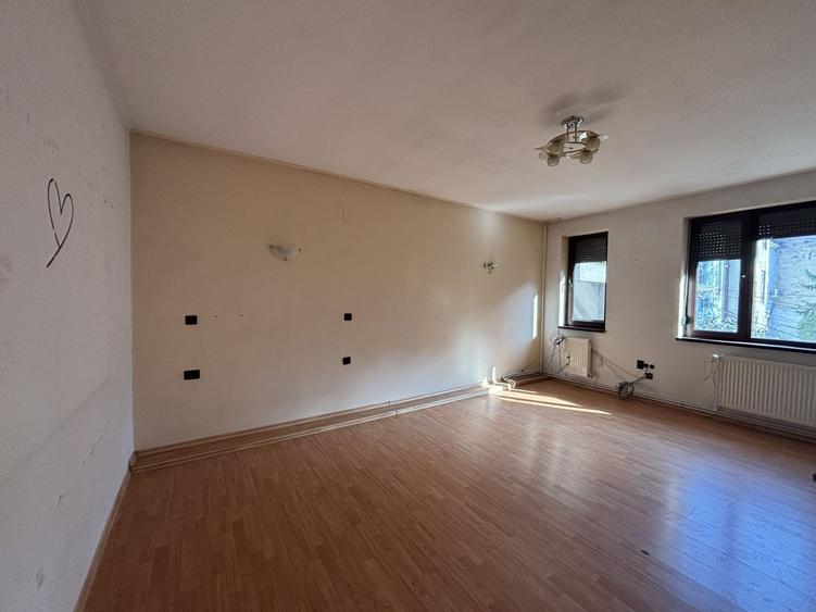 Apartament 4 camere, la curte zona Iosefin