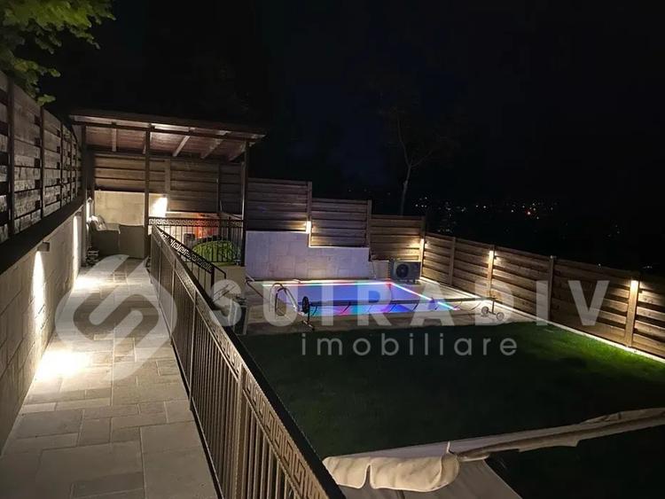 Casa tip duplex, piscina incalzita, priveliste panoramica- Gruia
