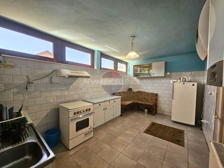 Vilă 6 camere, Păulești — vis-a-vis de parc, langa padure