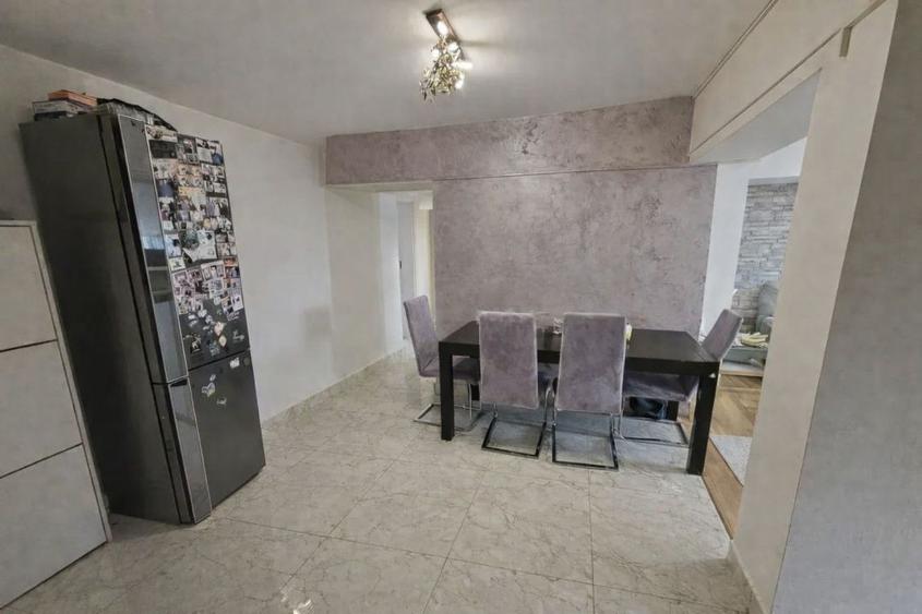 Apartament 3 camere  decomandat – Decebal
