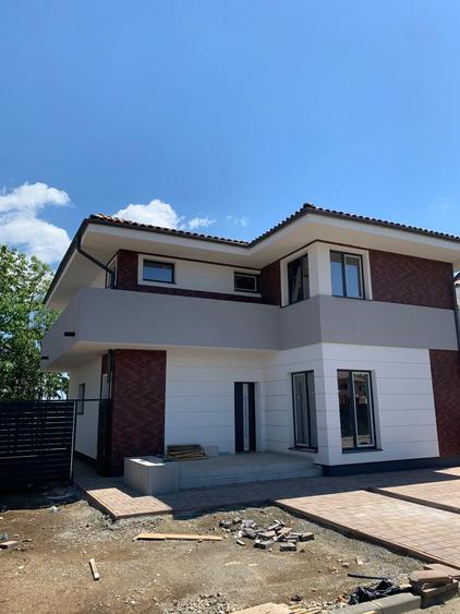 2 VILE SITUATE IN PARADISUL VERDE