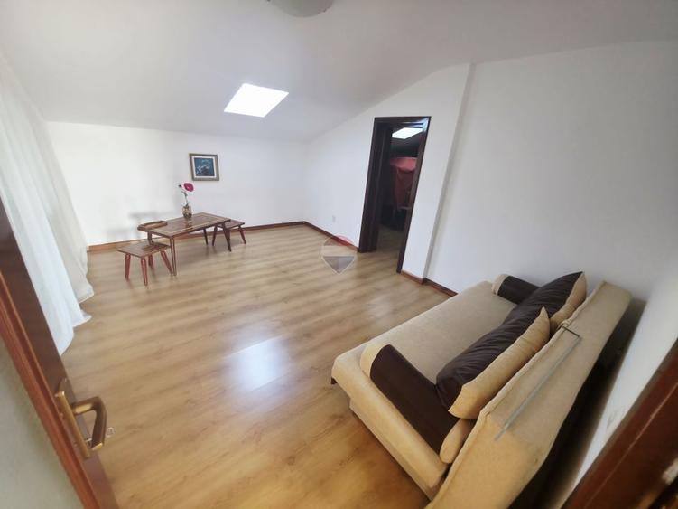 Casă / Vilă cu 5 camere de vânzare