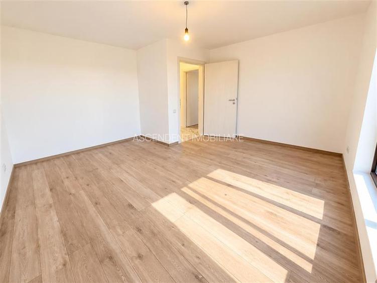 Vila noua, 4 dormitoare, 3 bai, incalzire pardoseala, prima locuire, Harman, Bra