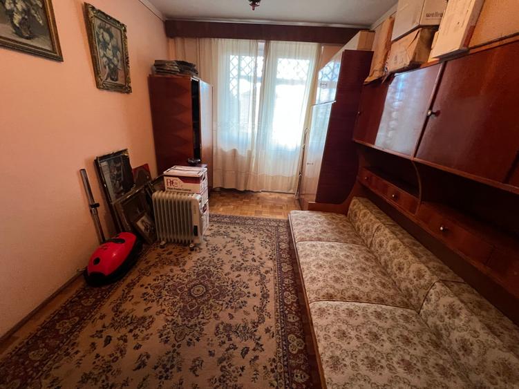 INCHIRIEZ apartament 3 camere semidecomandat, zona Milea