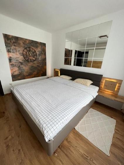 Apartament cu 3 camere - zona Podu Ros - Cantemir