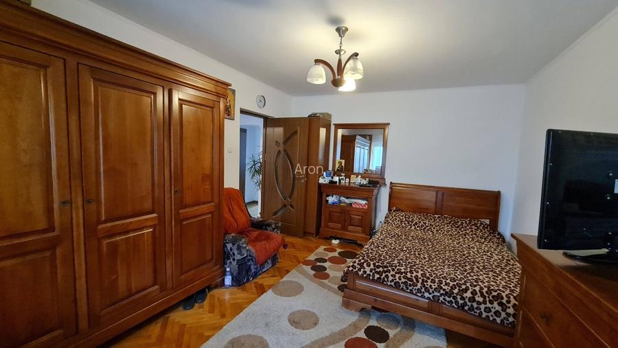 Apartament decomandat 3 camere + living de vanzare in zona Ostroveni - 8