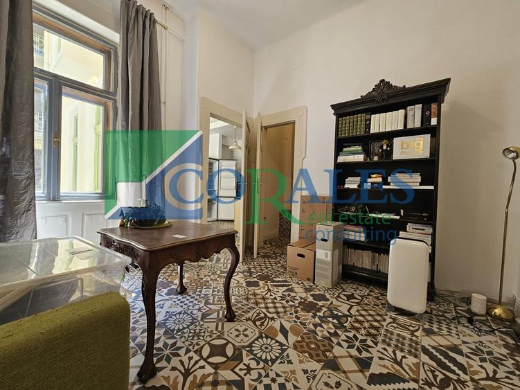 Piata Unirii! Cladire renovata!. Vedere pe pietonala! Lift!