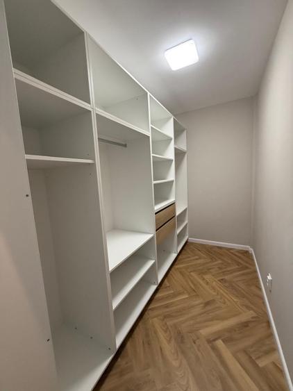 Apartament ultrafinisat cu 3 camere,pacare subterana,zona Terra