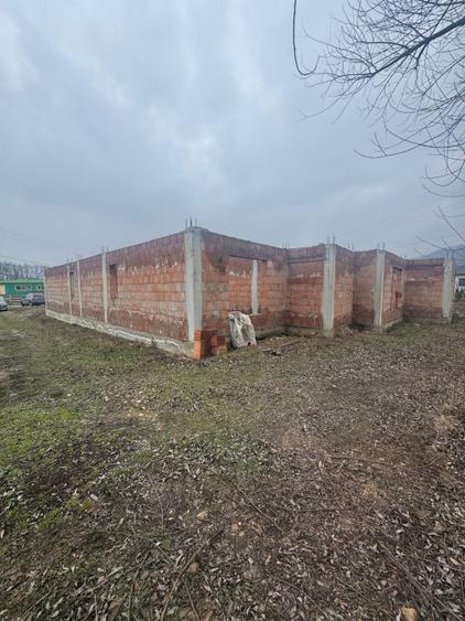 Casă la roșu în Tăuții Măgherăuș, teren 800 mp, acces triplu