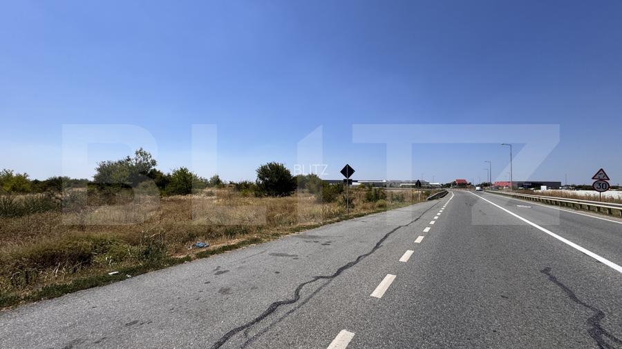 Teren intravilan, 44.421 mp, utilități la front, deschidere de + 130 m, Cârcea - 3